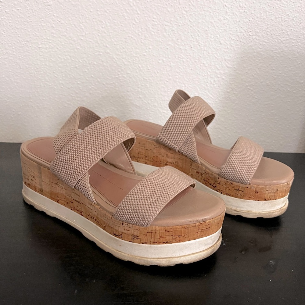 Cute Gianni Bini platform sandals